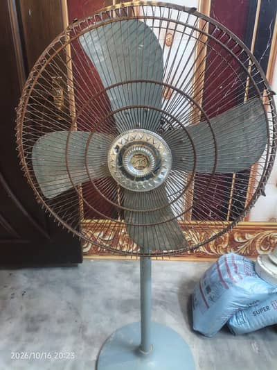 pedestal fan