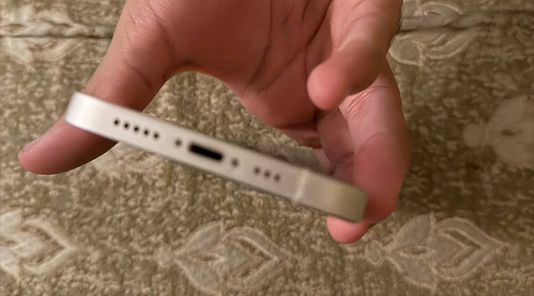 Apple iPhone 12 3