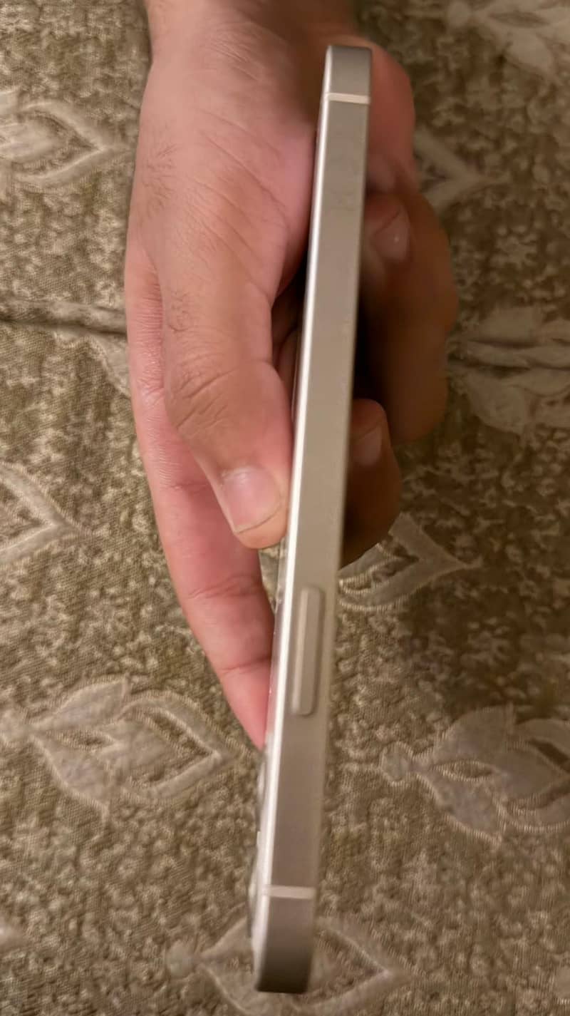 Apple iPhone 12 4