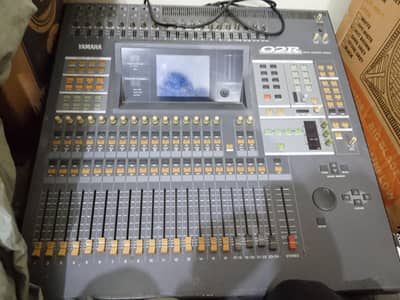 Yamaha O2R Mixer