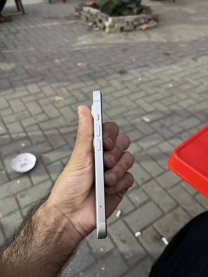 Apple iPhone 13 1