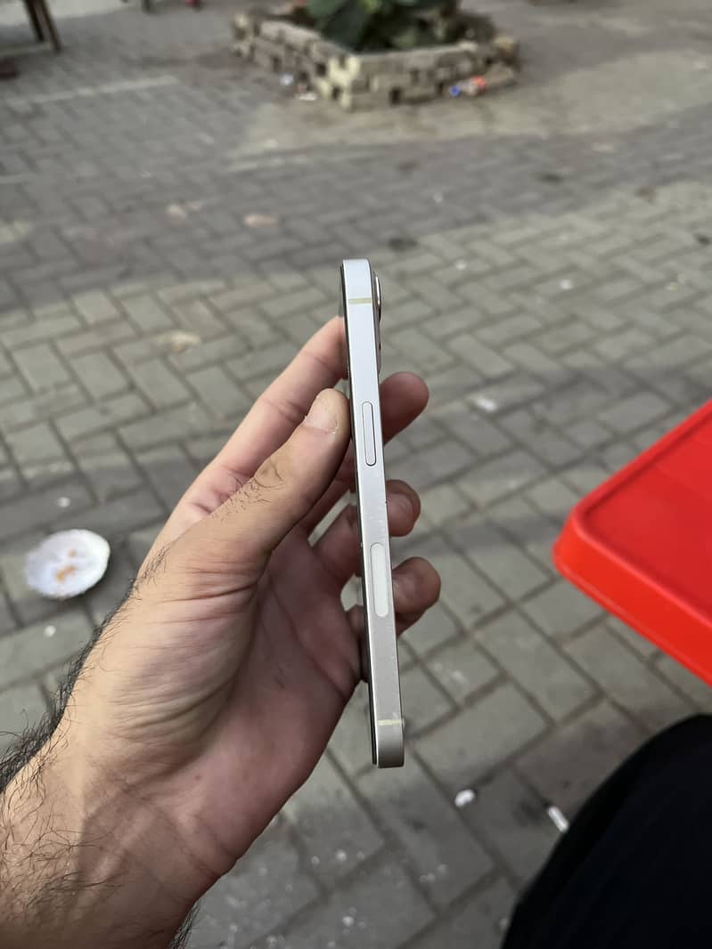 Apple iPhone 13 4