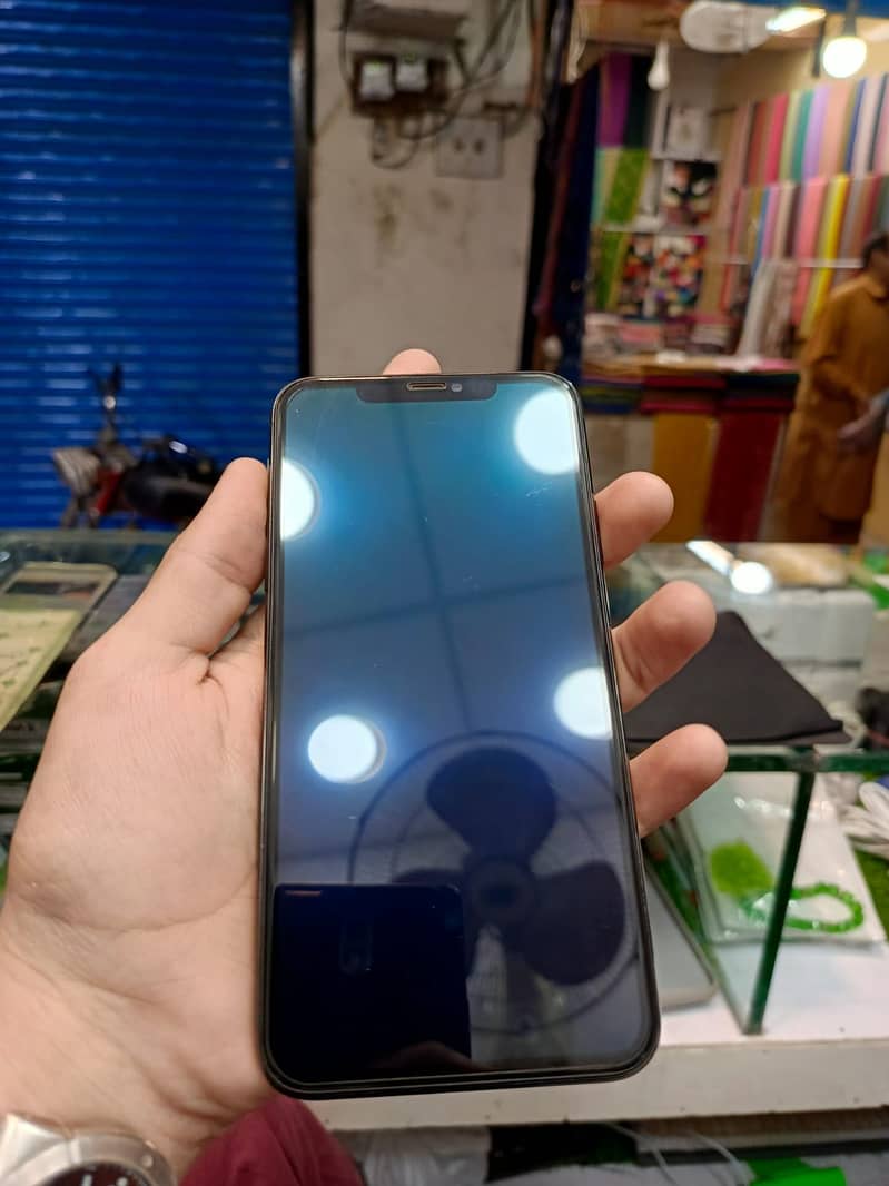 Apple iPhone 11 Pro Max 1