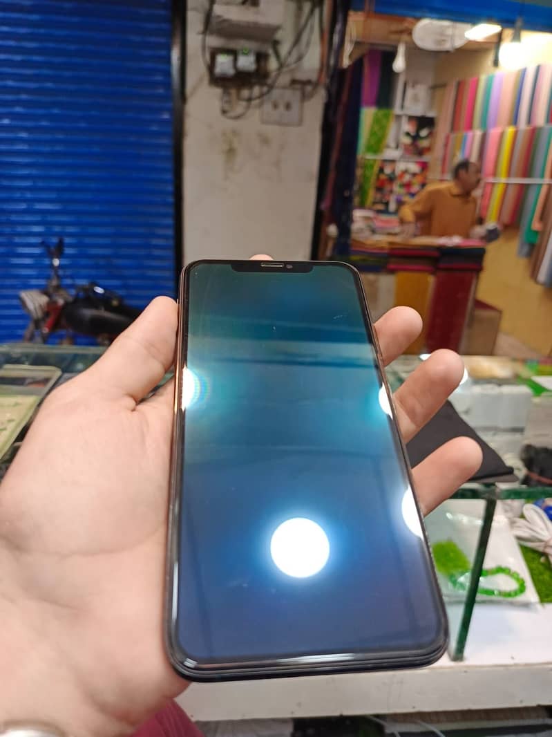Apple iPhone 11 Pro Max 2