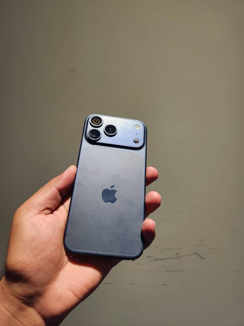 Apple iPhone 17 Pro Max 0