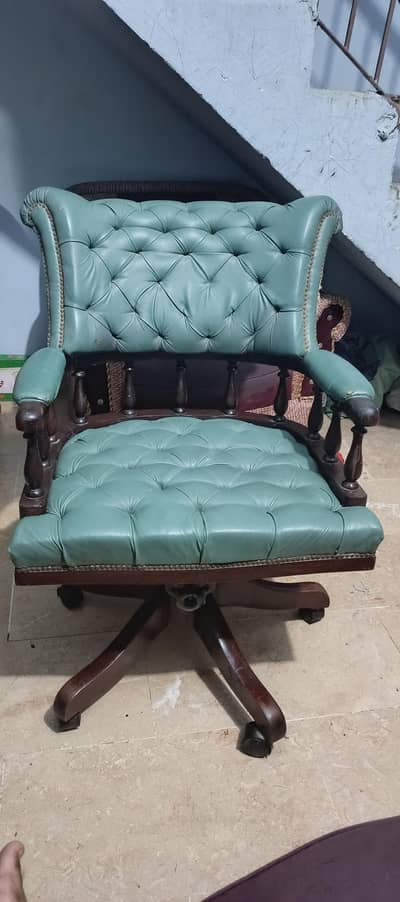 Captain's Swivel Chair / Antique Office Chair*