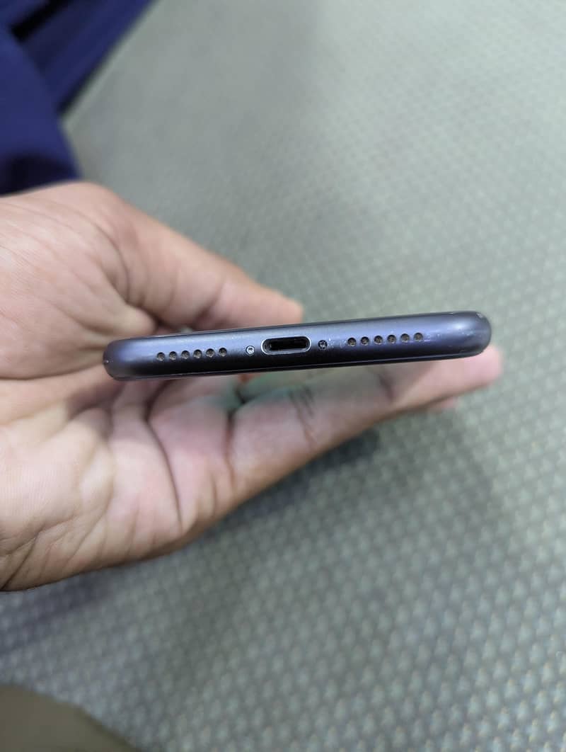 Apple iPhone 11 3