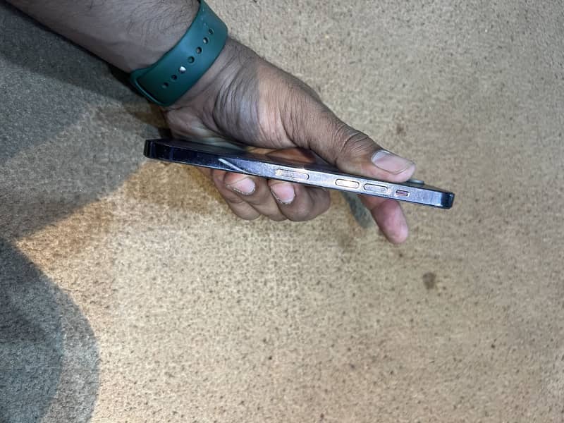 Apple iPhone 14 pro max 4