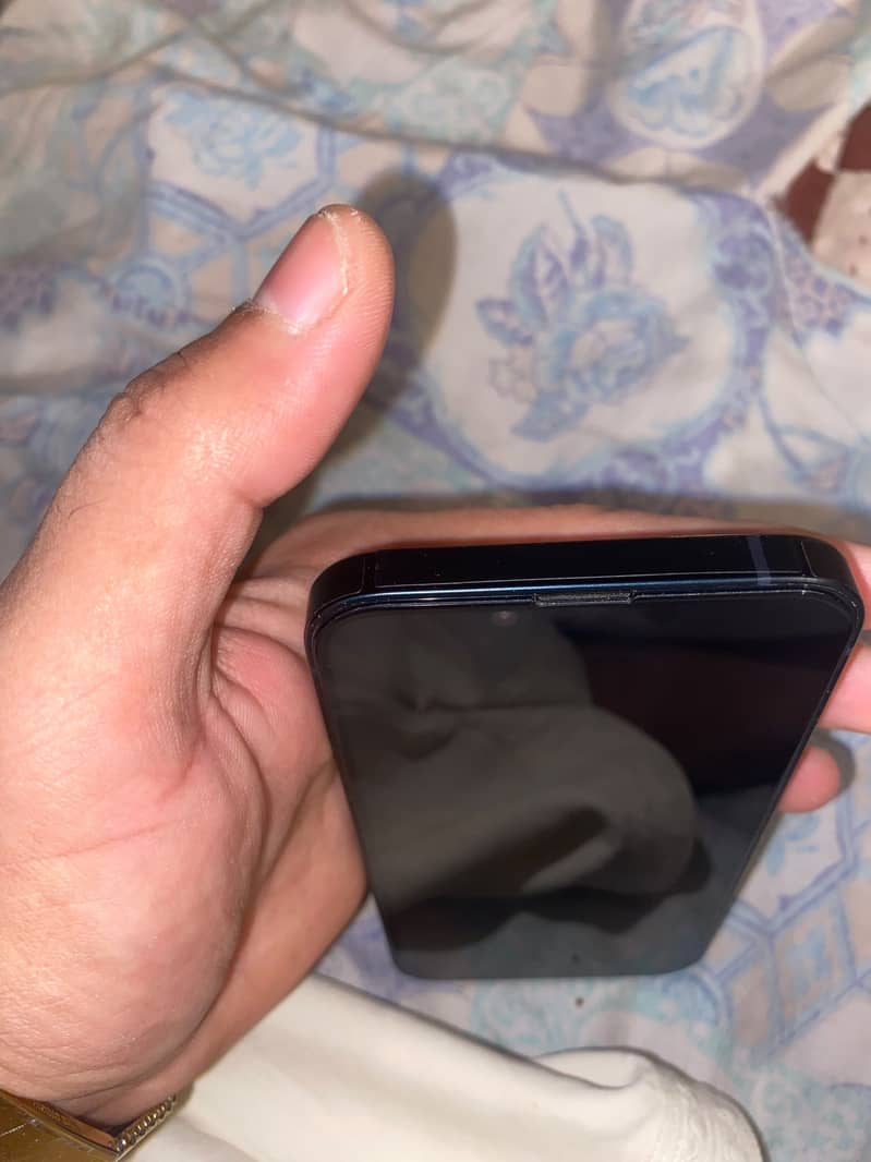 Apple iPhone 14 4