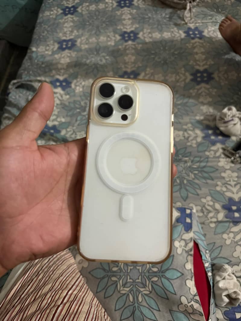 Apple iPhone 16 Pro Max 4