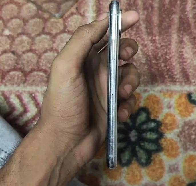Apple iPhone XS 1