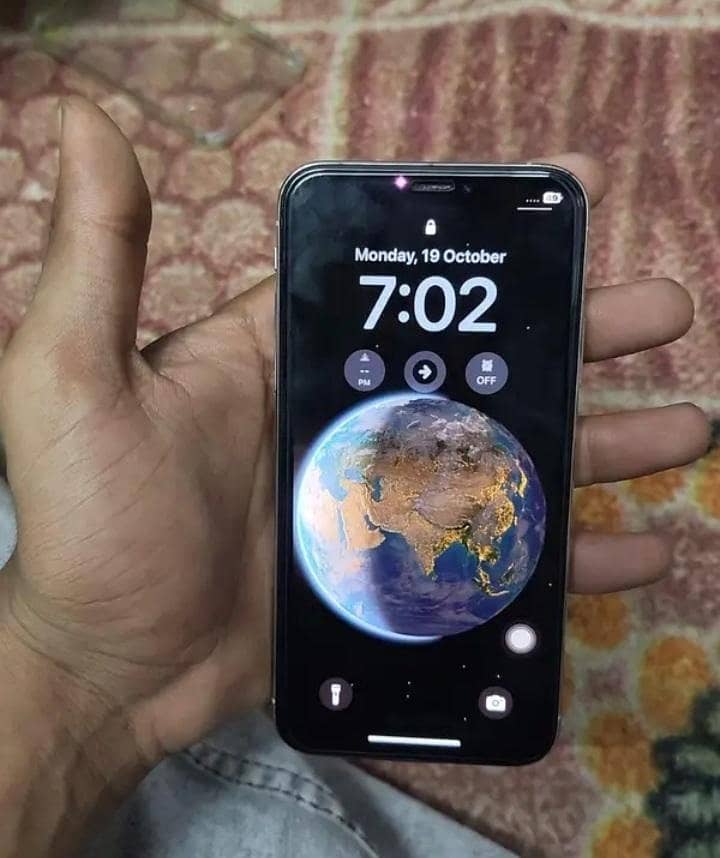Apple iPhone XS 4