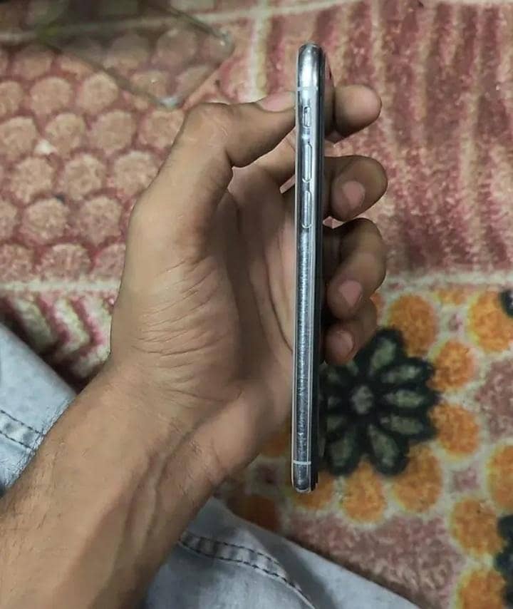 Apple iPhone XS 5