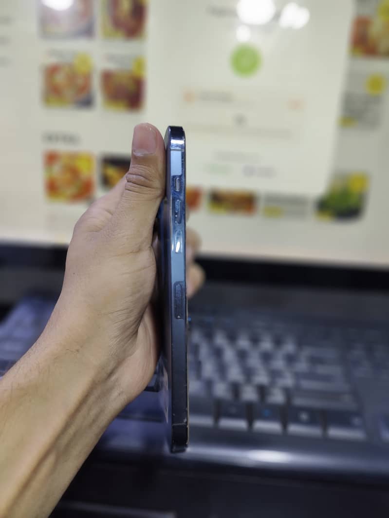 Apple iPhone 12 Pro Max 4
