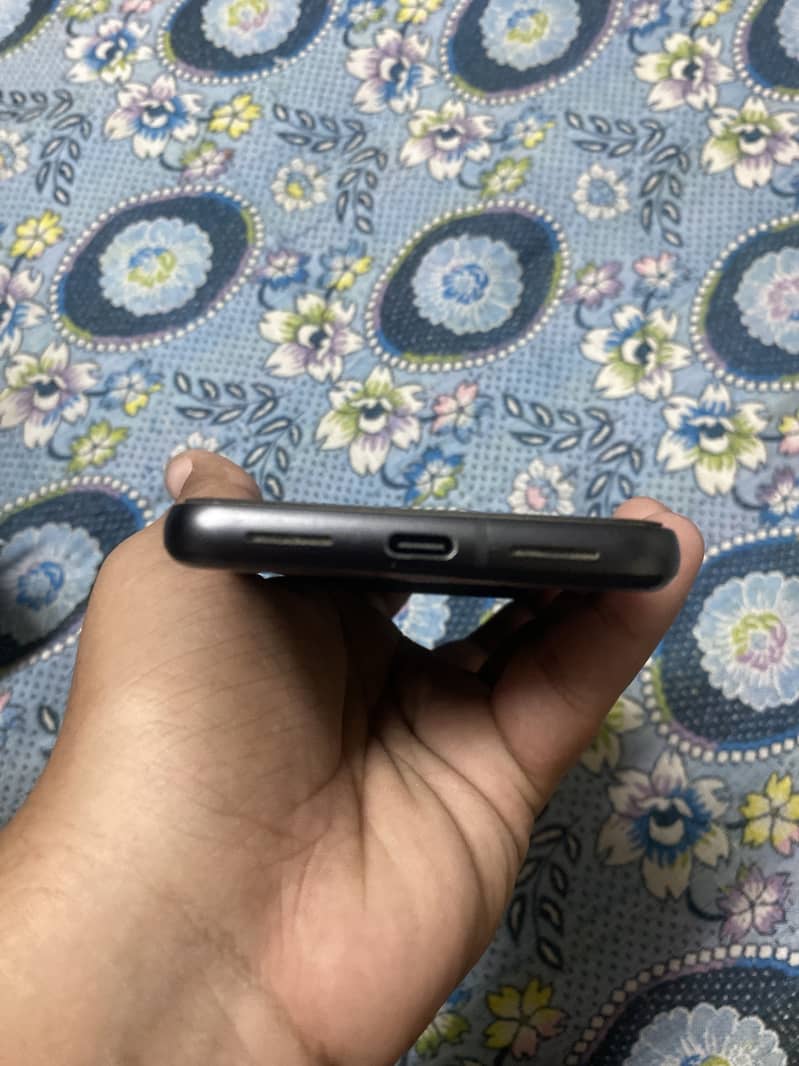 Google Pixel 8 4
