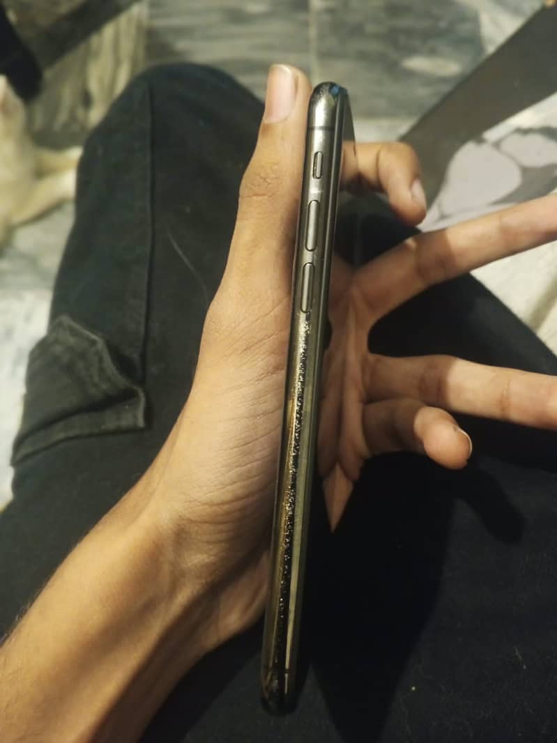 Apple iPhone X 3