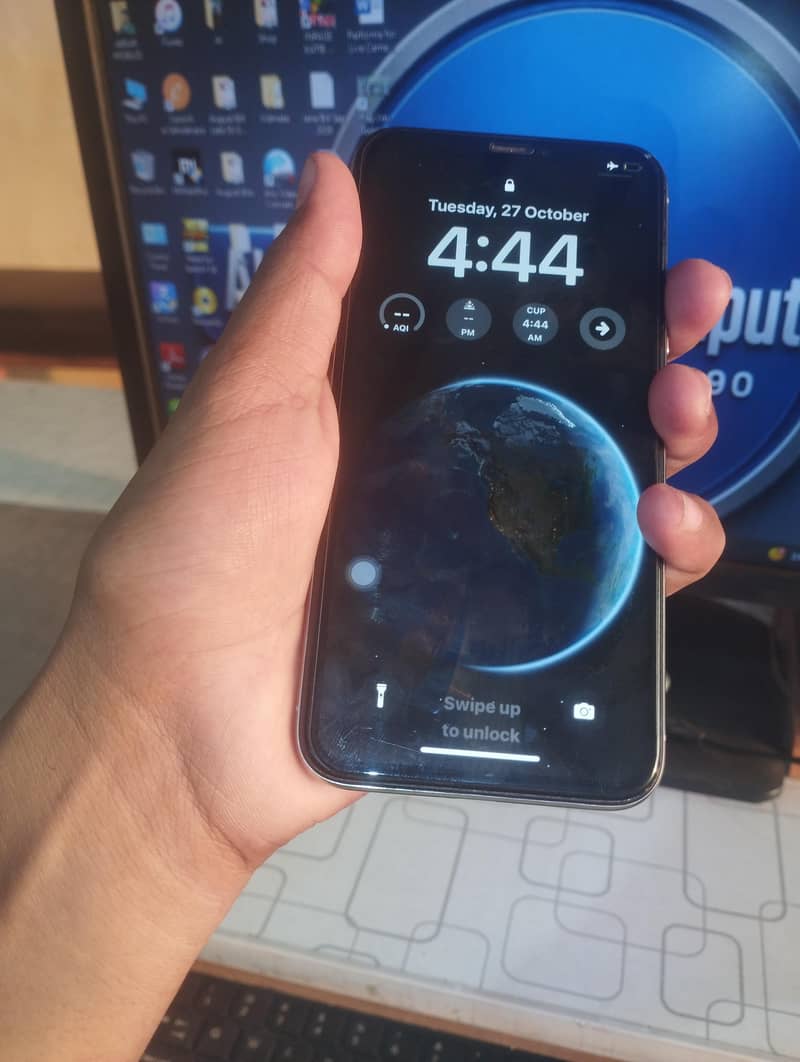 Apple iPhone X 4
