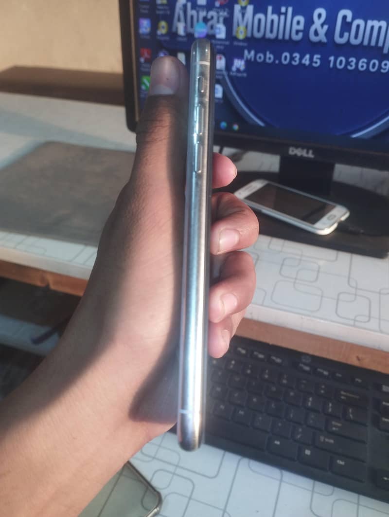 Apple iPhone X 15