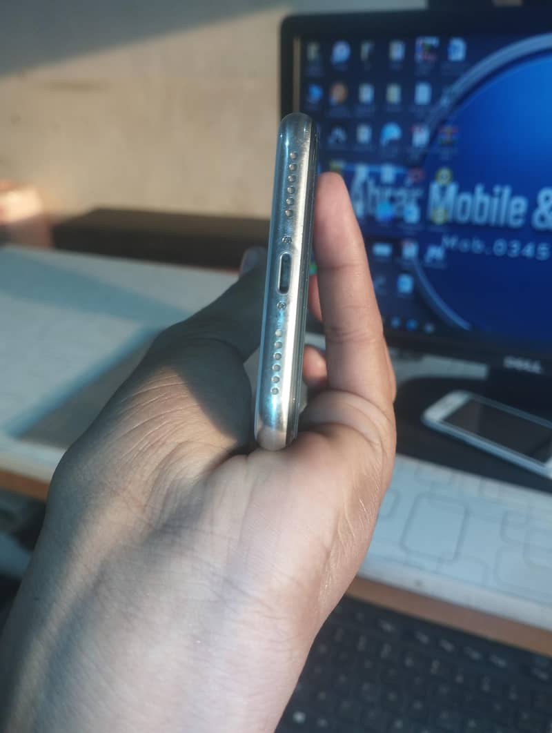 Apple iPhone X 17