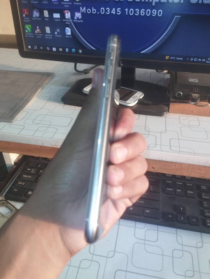 Apple iPhone X 18