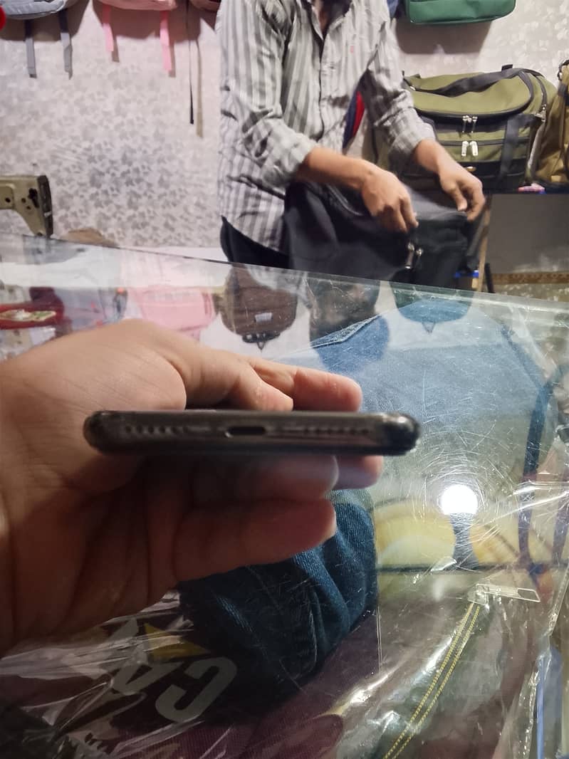 Apple iPhone XS 6