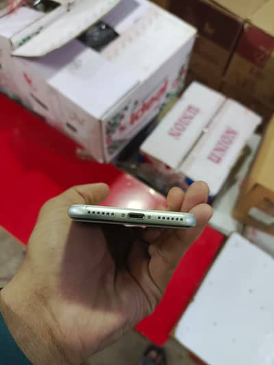 Apple iPhone SE