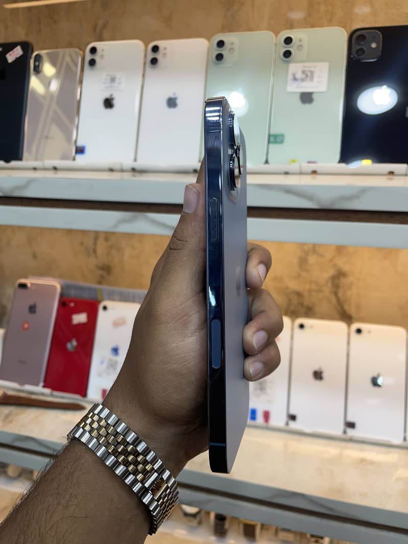 Apple iPhone 13 Pro Max 2