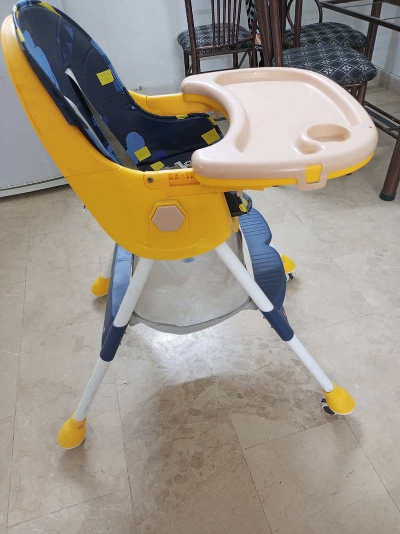 High chair 0