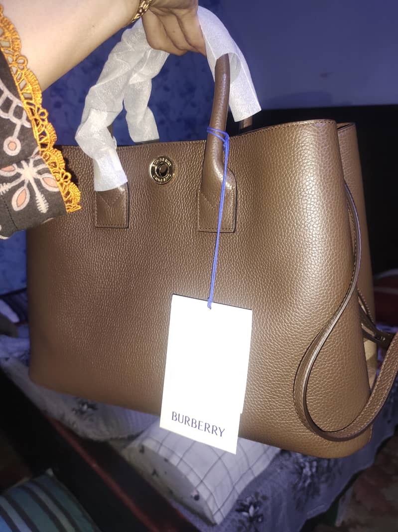 Burberry tote 1