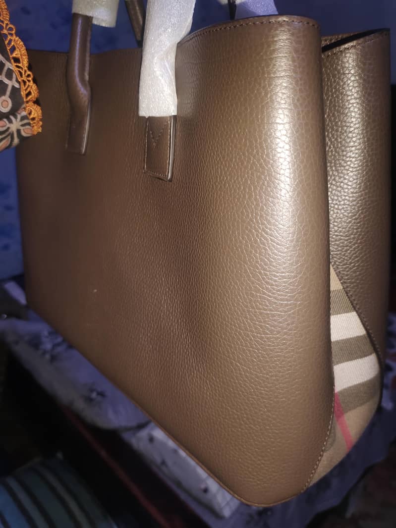 Burberry tote 2