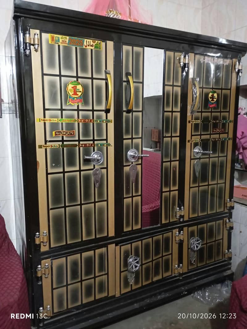 3 door wardrobe 0