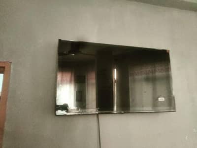 TCL 40 Inch Borderless LED TV – 10/10 Condition, Only 2 Weeks Used