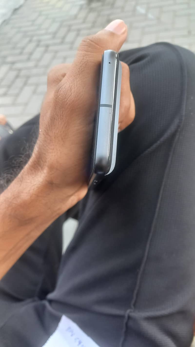 Google Pixel 8 4
