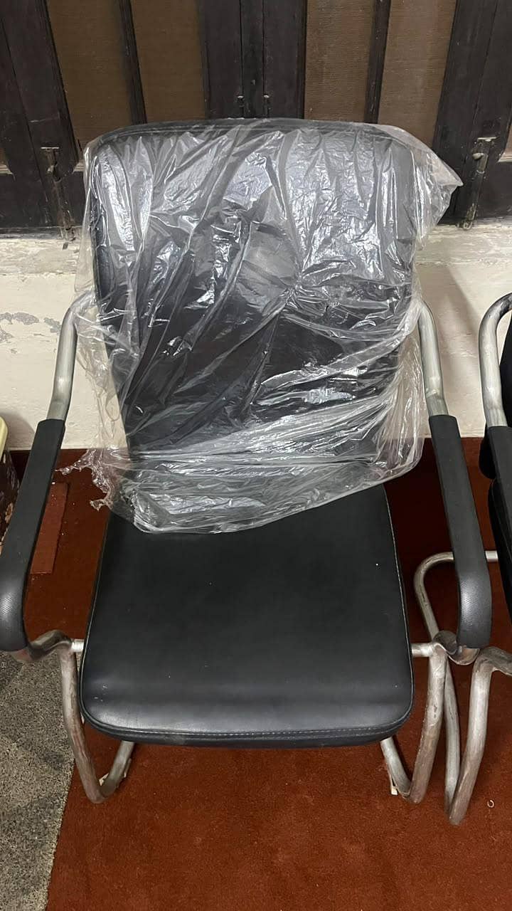 4 Solid Office Chairs 0
