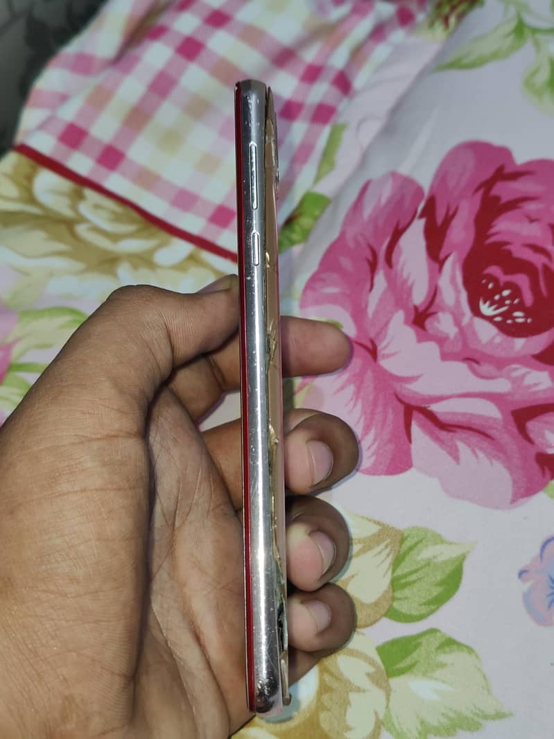 Sharp Aquos R2 3