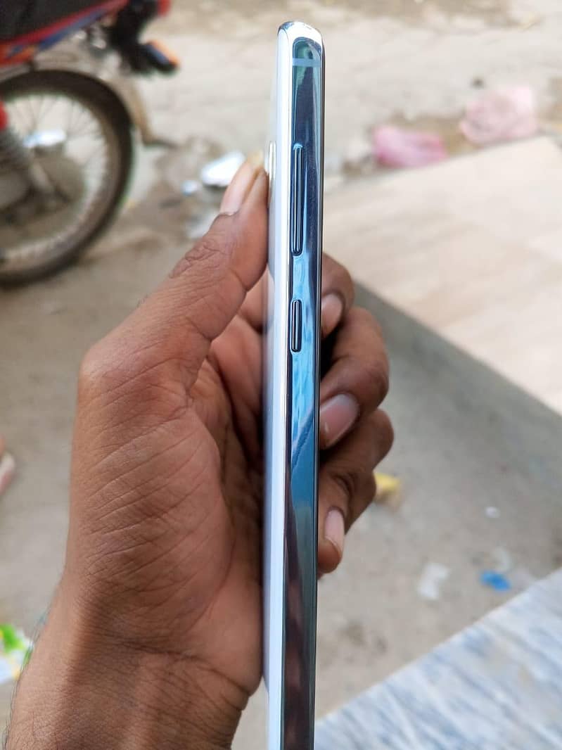 Samsung Mobile S10 Plus 3