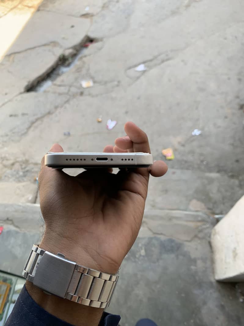 Apple iPhone 11 3