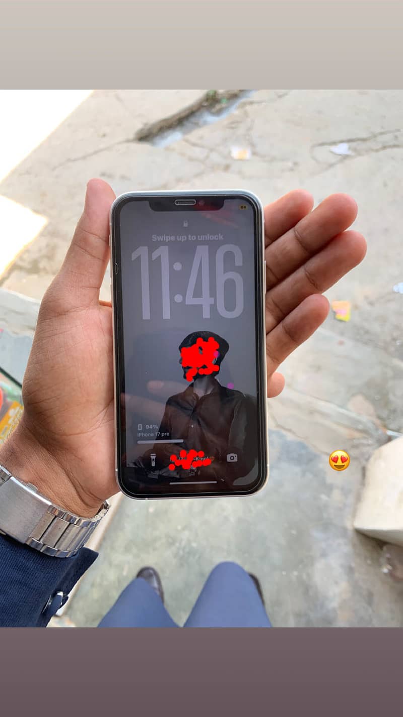 Apple iPhone 11 4
