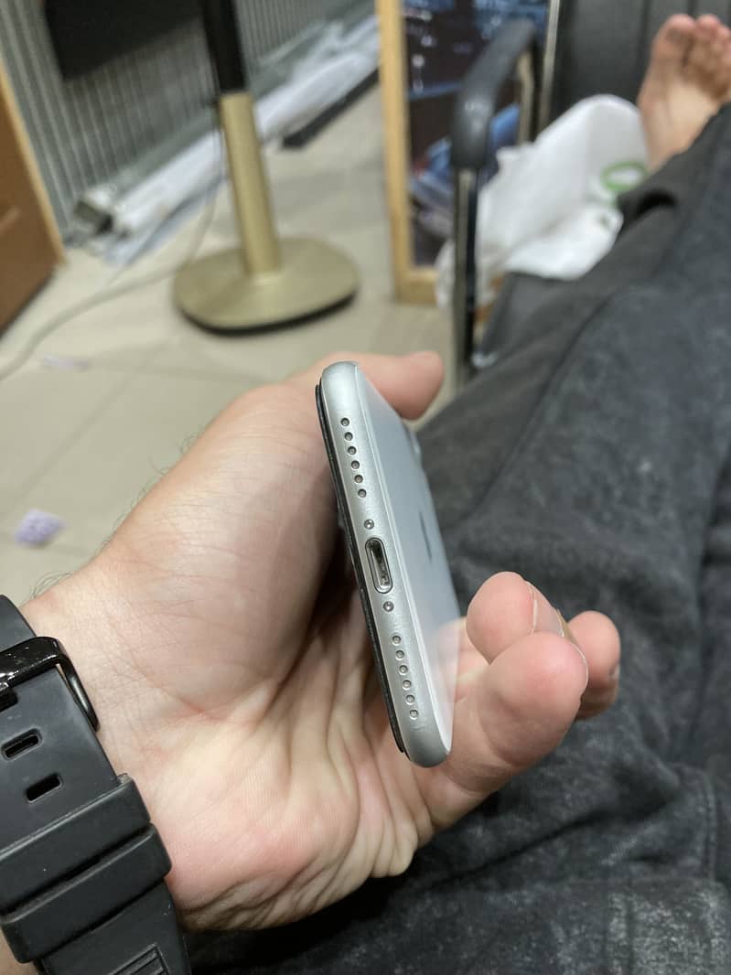 Apple iPhone SE 6