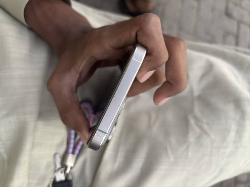 Apple iPhone 15 Pro Max 3