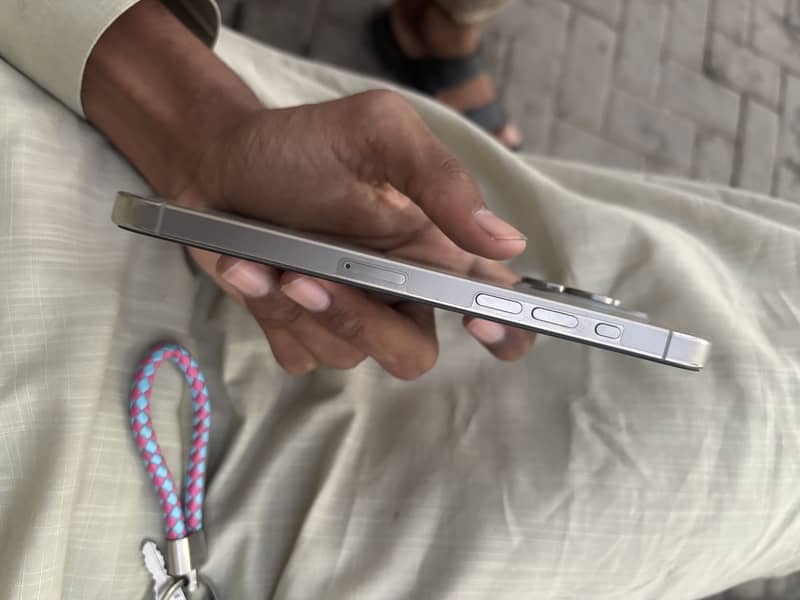 Apple iPhone 15 Pro Max 6