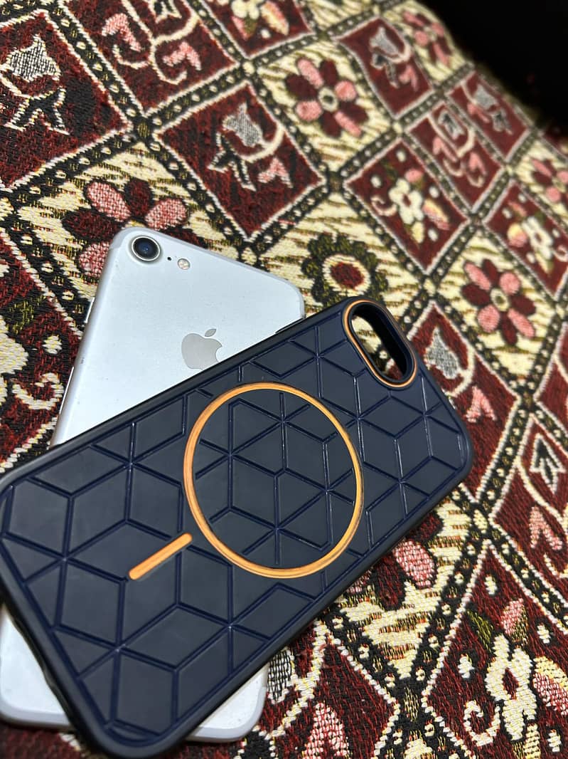 Apple iPhone 7 0
