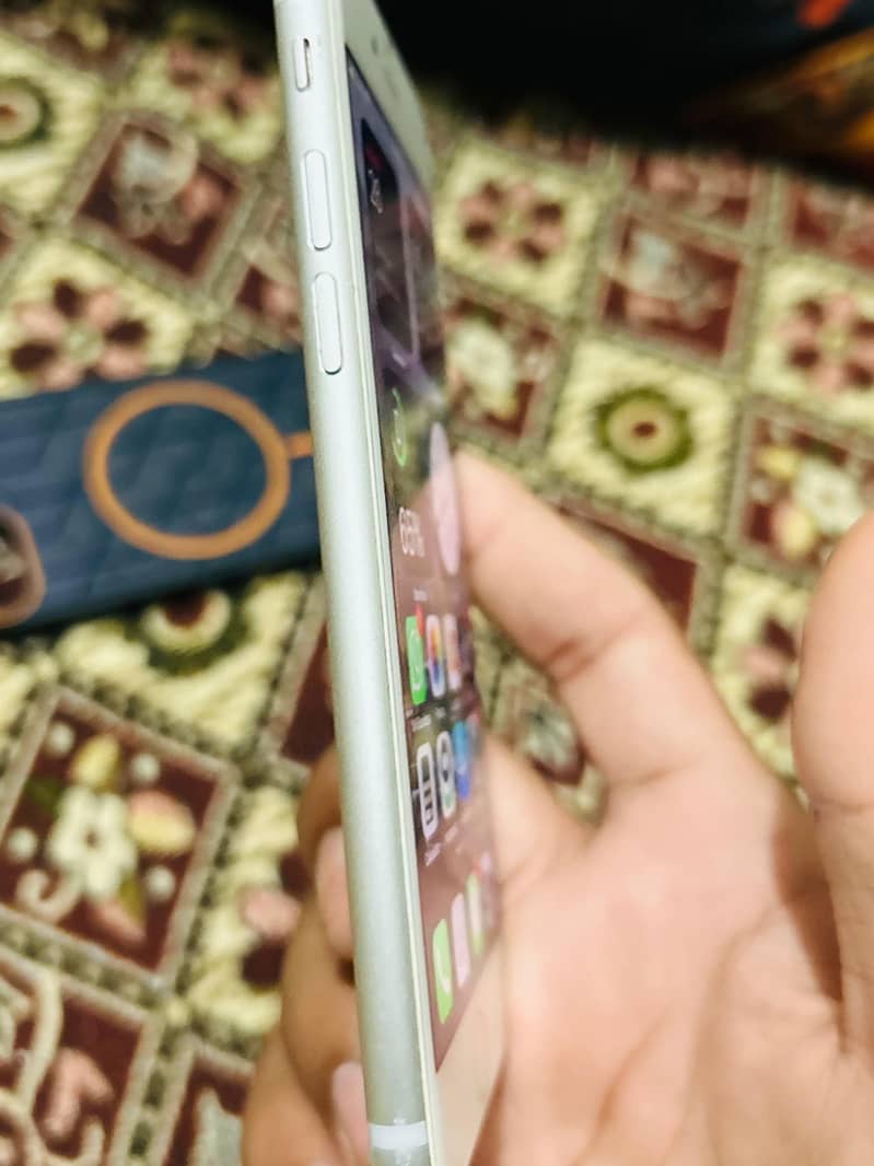 Apple iPhone 7 2