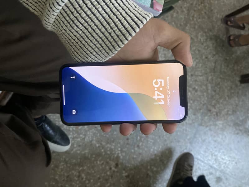 Apple iPhone XS 4