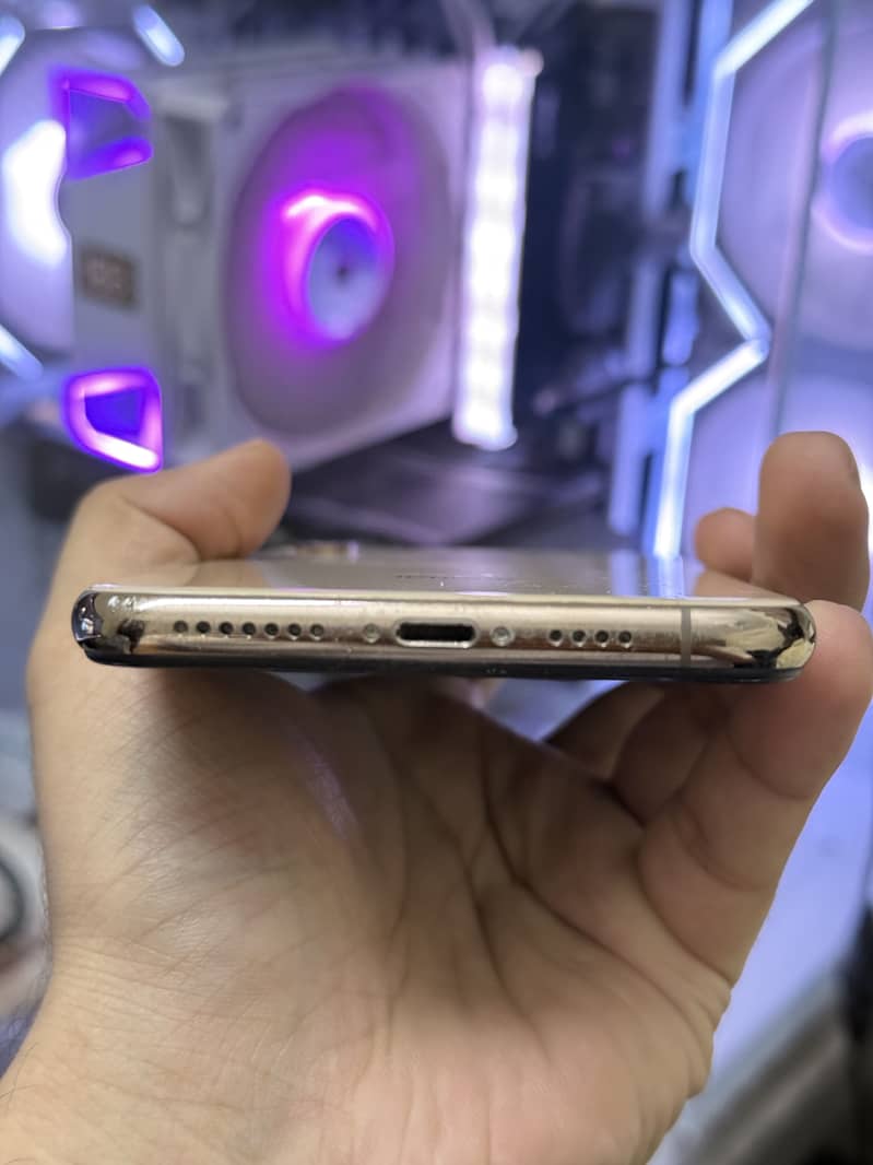 Apple iPhone XS Max 3