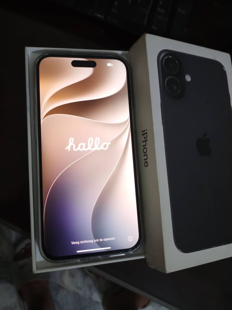 Apple iPhone 16 Plus 0