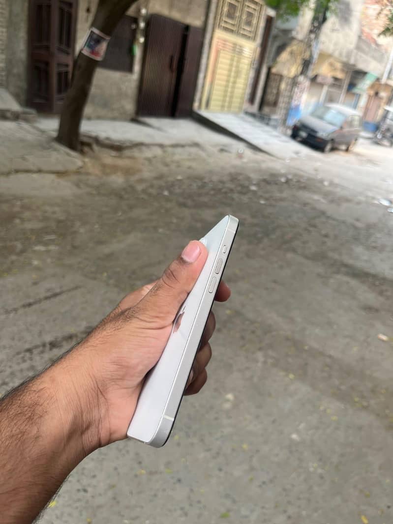 Apple iPhone 14 plus 3
