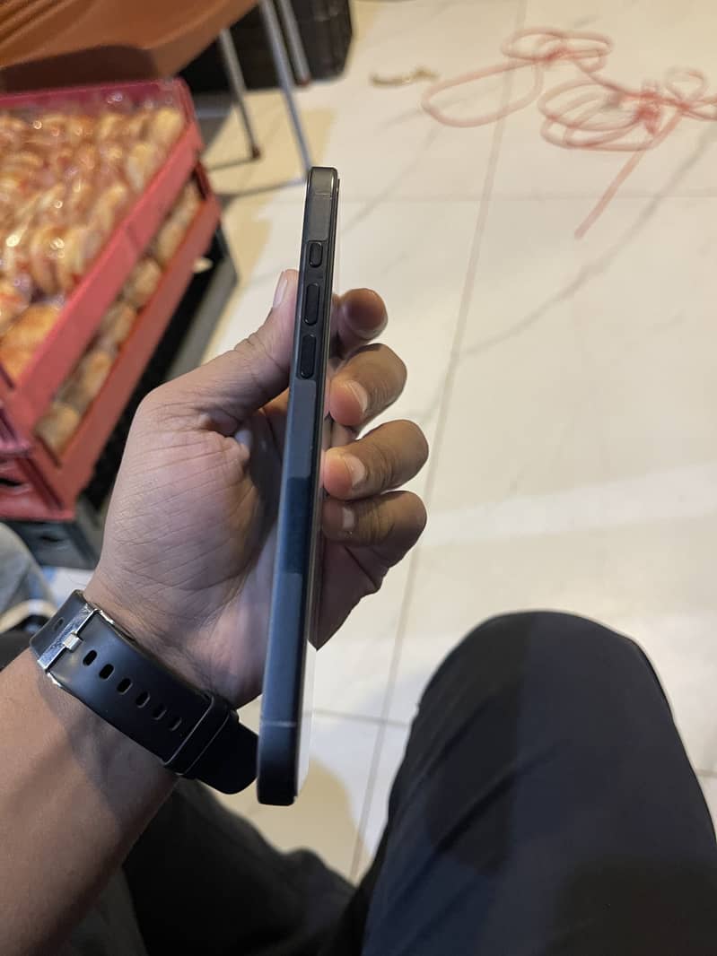 Apple iPhone 16 Plus 2