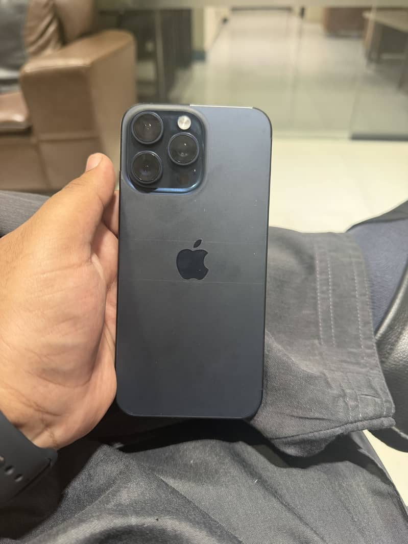 Apple iPhone 15 Pro Max 2