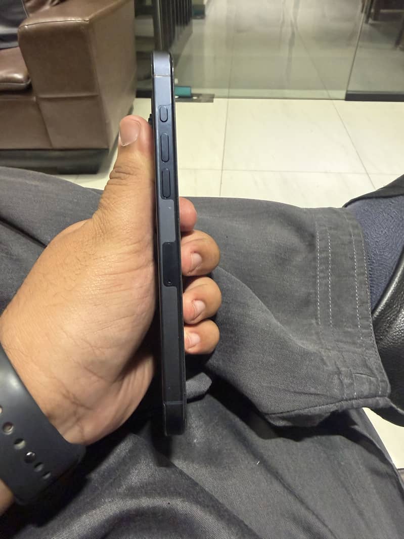 Apple iPhone 15 Pro Max 3